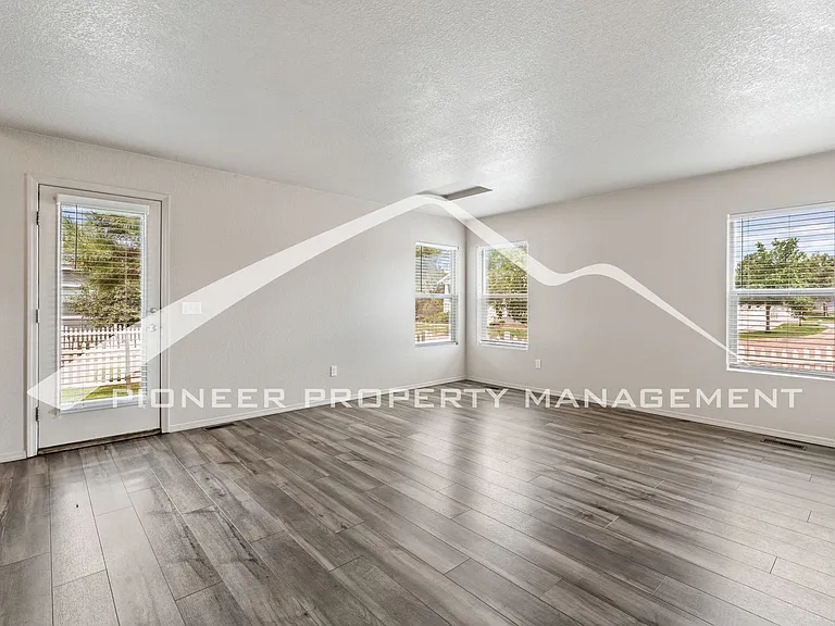 7604 Firehawk Ln — Photo 5