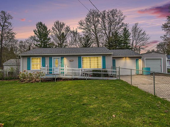 2nd image of 601 Dogwood Dr