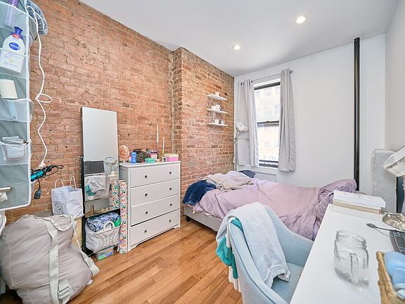 5th image of 102 Lexington Ave APT 2F