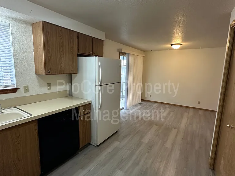 3704 W Rose Hill St — Photo 2