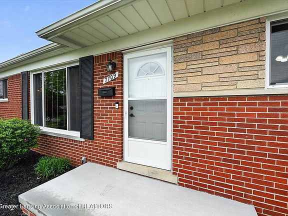 3rd image of 7709 Carrousel Blvd