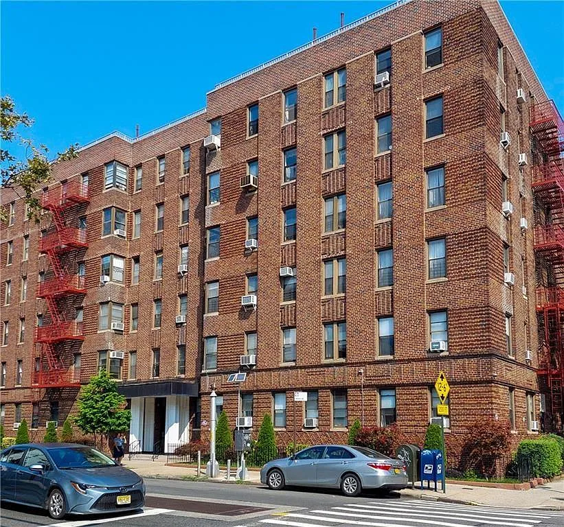 1680 Ocean Ave APT 6A photo 1