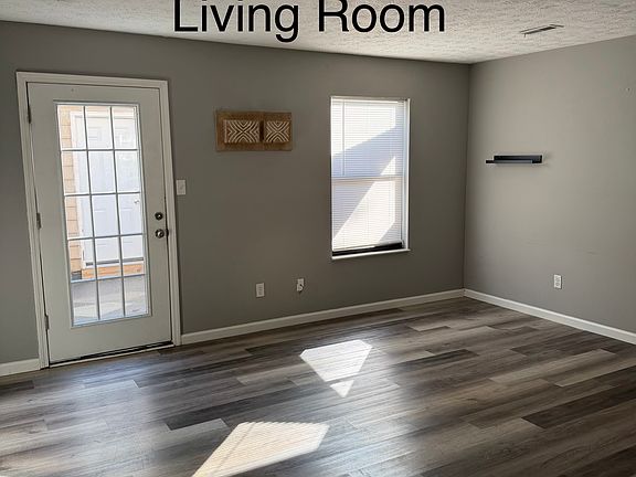 4th image of 664 Shadywood Ln