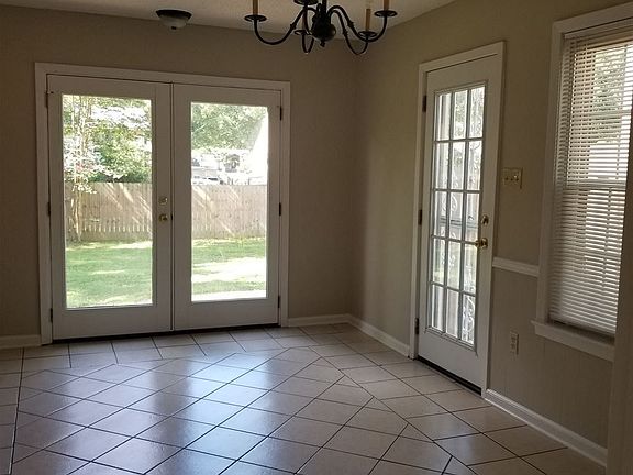 4th image of 374 Bouldincrest Ave