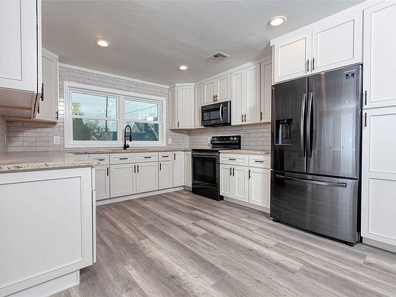 2nd image of 52 Greenvale Ln
