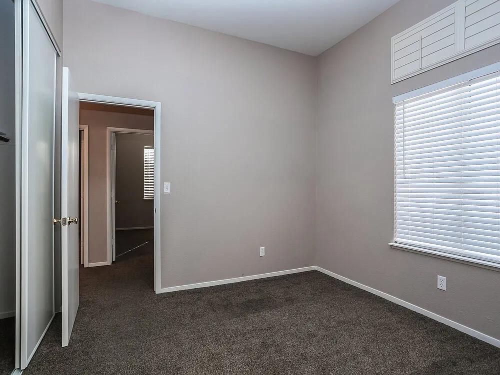 4 bed, 2.0 bath, 1524 sqft, $2,555 — Photo 4