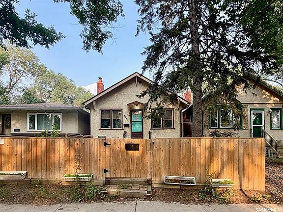 2nd image of 2341 ELPHINSTONE STREET