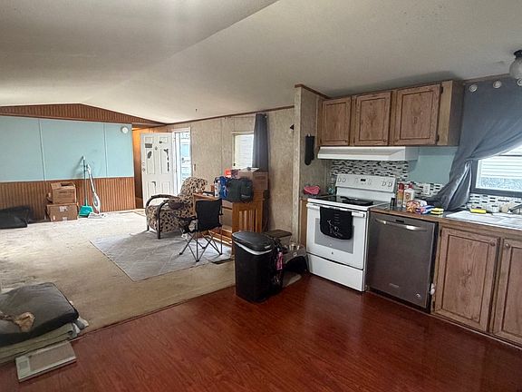 2nd image of 133 Cardinal Ln #133