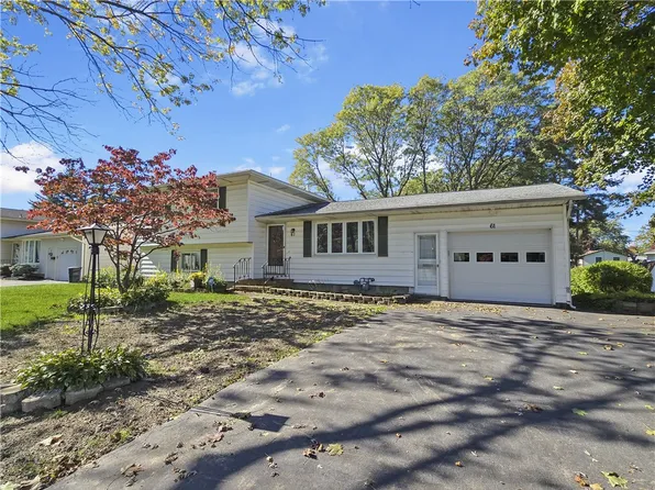 61 Debby Ln, Rochester, NY 14606