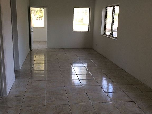 5th image of 411 NW 12th Ave