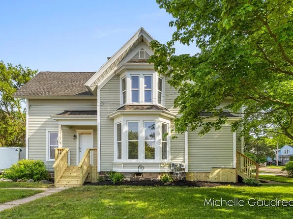 304 N Washington St, Lowell, MI 49331