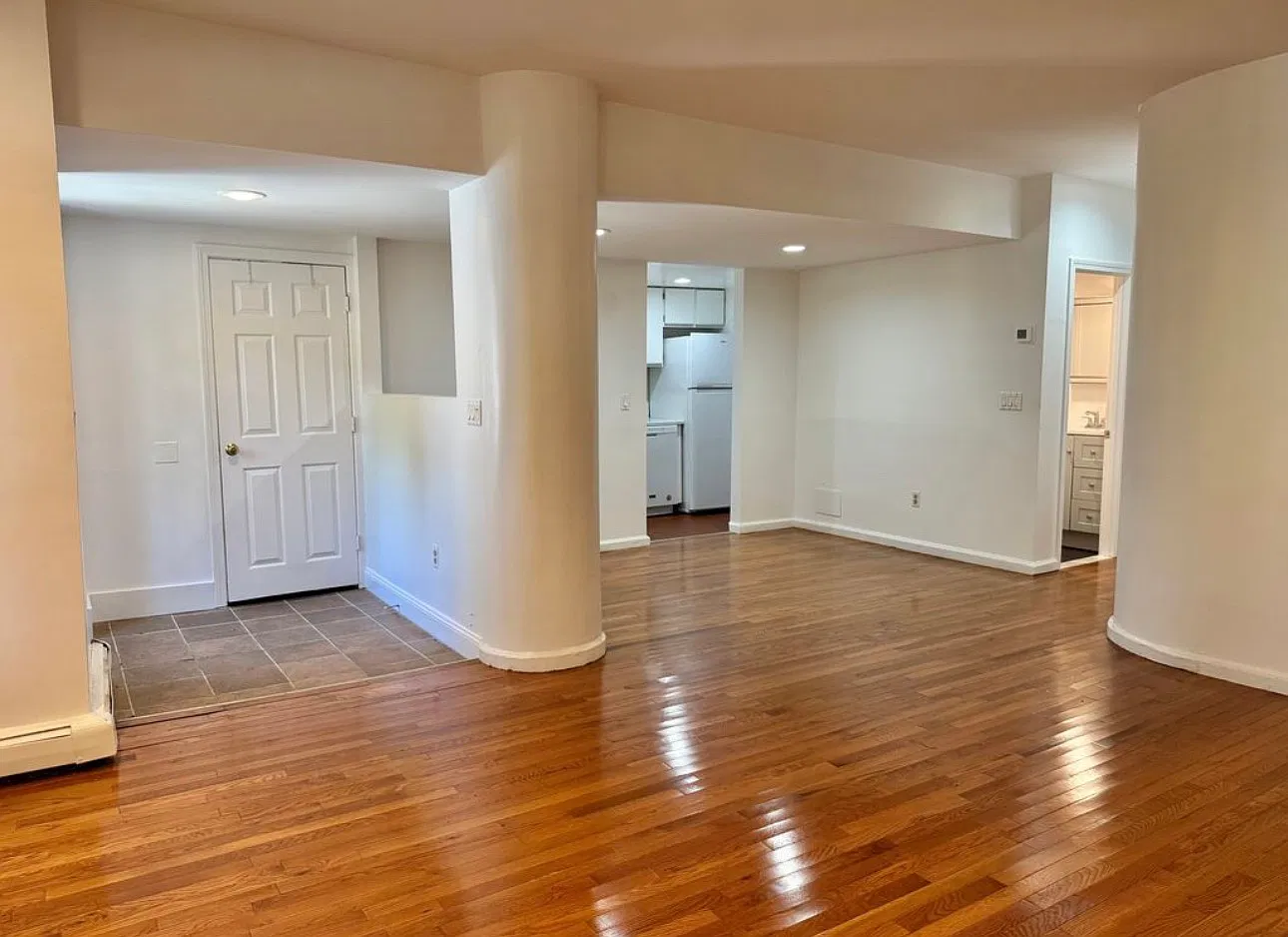 390 Riverway St — Photo 4