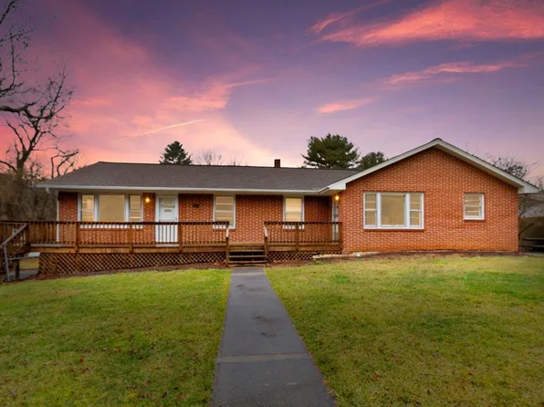 1805 Shadow Lake Rd, Blacksburg, VA 24060