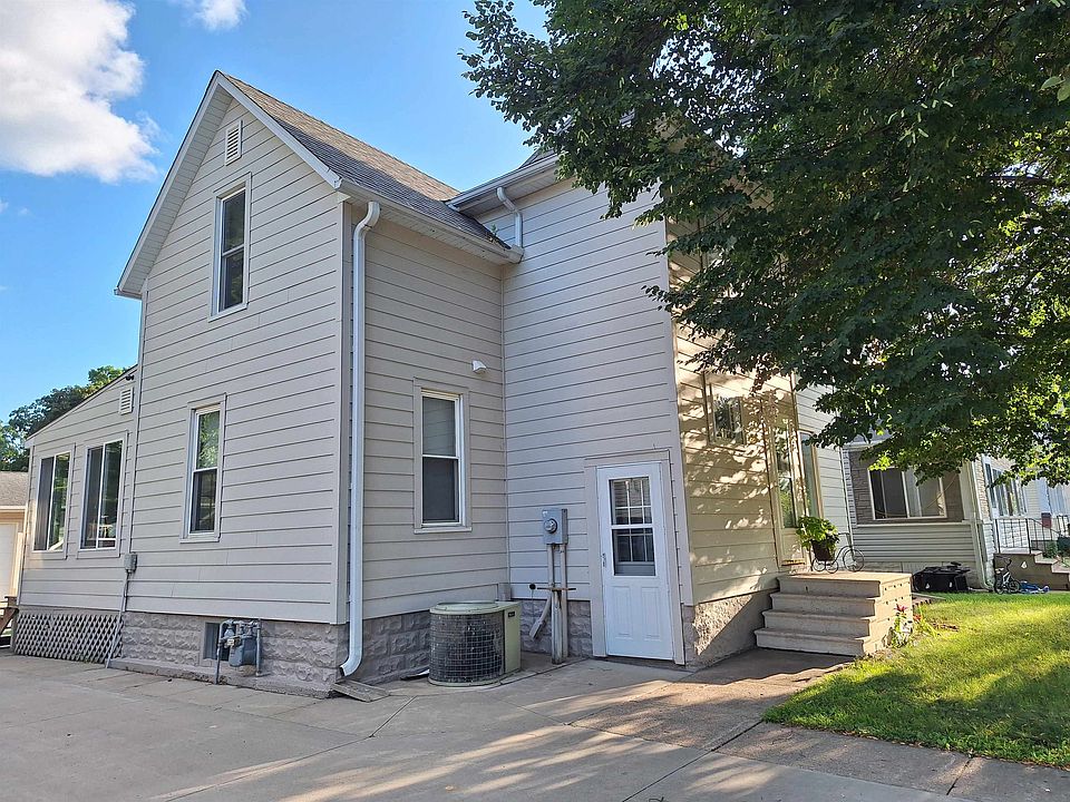 1st image of 926 1st Ave S