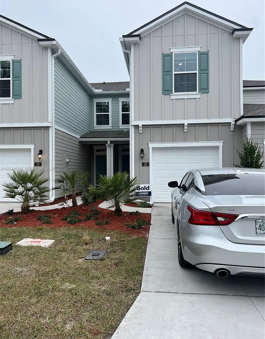 3 bed, 2.5 bath, $1,900 — Photo 1