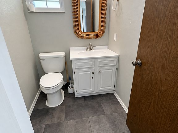 5th image of 1305 Maple Dr