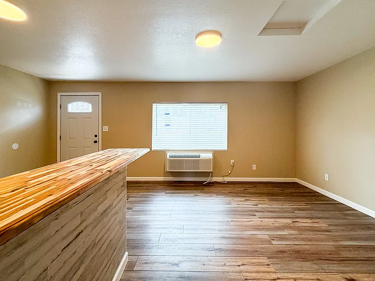 501 E 2nd Ave #1 — Photo 15