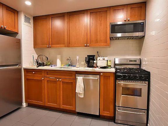 4th image of 117 E 11th St #A