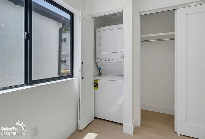 3075 Hawthorn St #2 — Photo 11