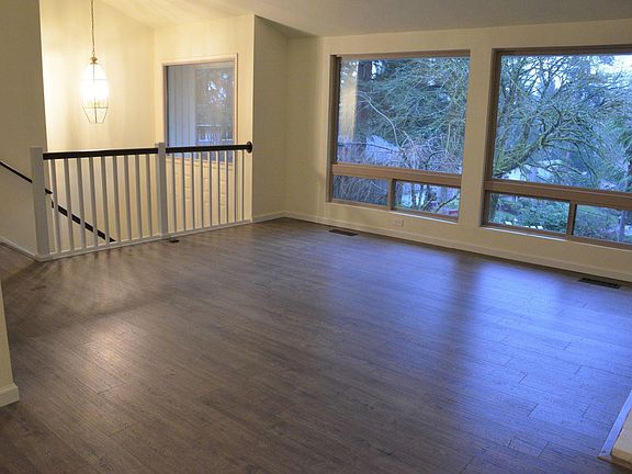 2nd image of 17015 NE 29th Pl