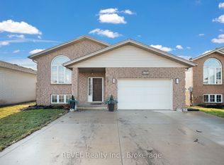 7880 Ascot Cir, Niagara Falls, ON L2H3E4