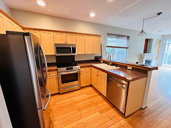 5th image of 8614 N Endicott Ave