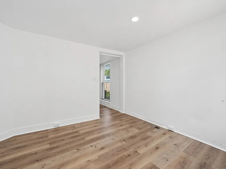 142 E South St #1 — Photo 8
