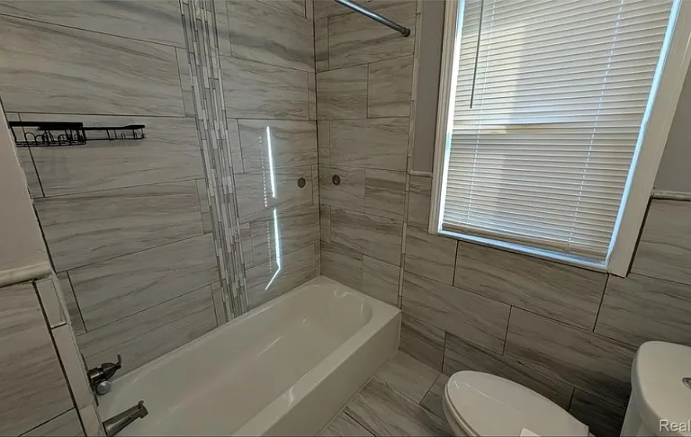 21338 Pembroke Ave — Photo 7