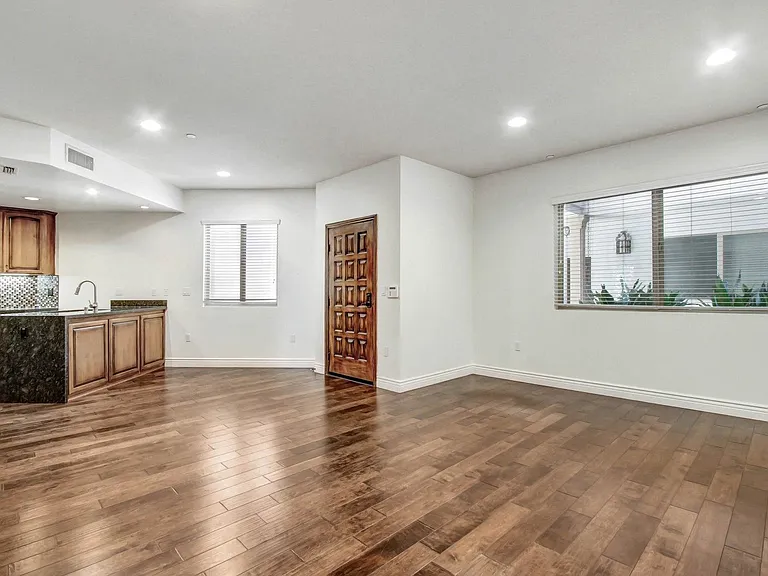 4410 Sepulveda Apartments — Photo 71
