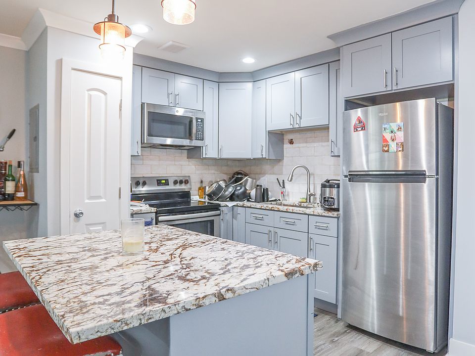 1st image of 6112 N Kenmore Ave #408