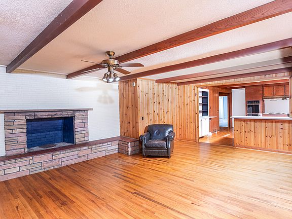 3rd image of 704 Pearces Rd