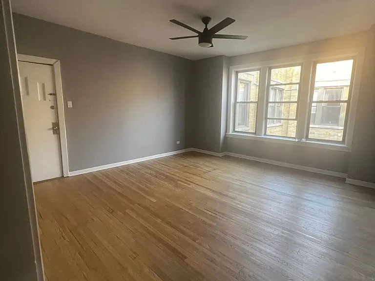 Hyde Park Apartments — Photo 10