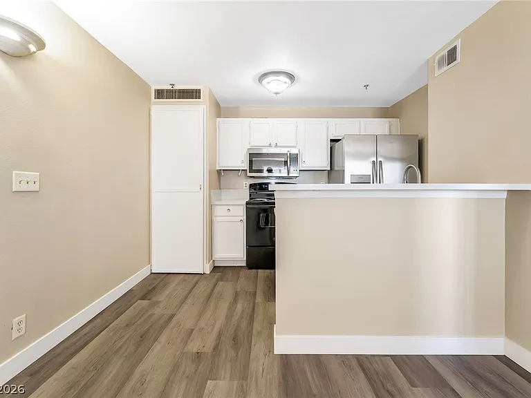 1381 E University Ave #204 — Photo 9