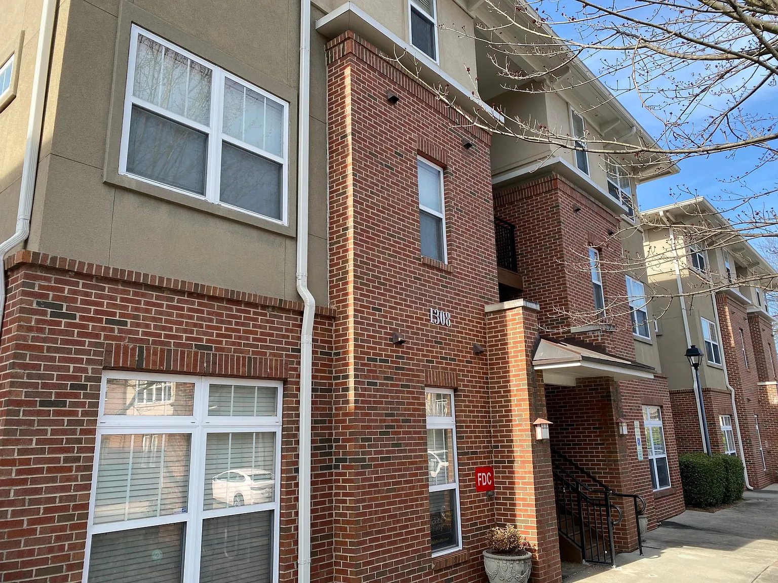1308 Kenilworth Ave — Photo 4