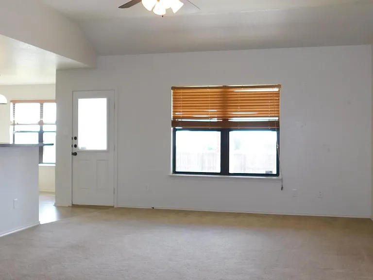 210 Viola Dr — Photo 11