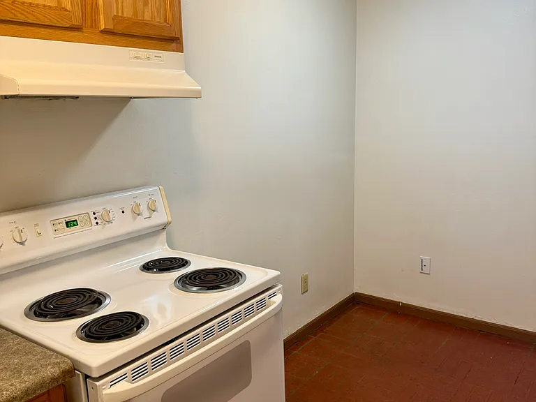 612 E Court St #11 — Photo 4