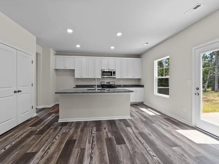 1246 Stonewyck Dr — Photo 7