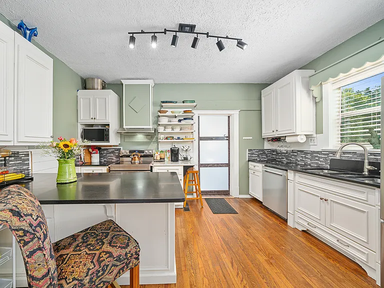 490 Cranberry St #1 — Photo 6