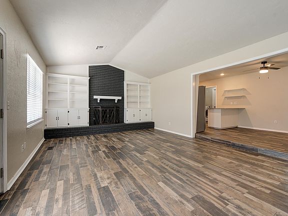 4th image of 1700 Erin Pl