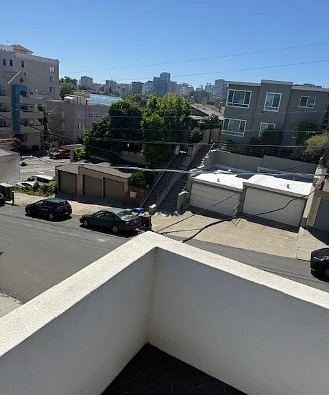 420 Merritt Ave #J — Photo 5