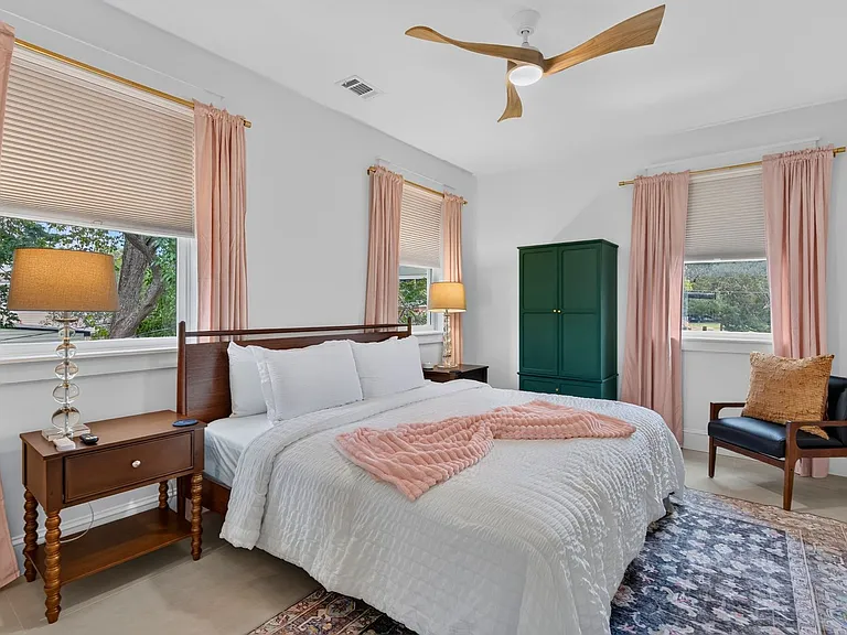 545 E Henry Ln — Photo 25