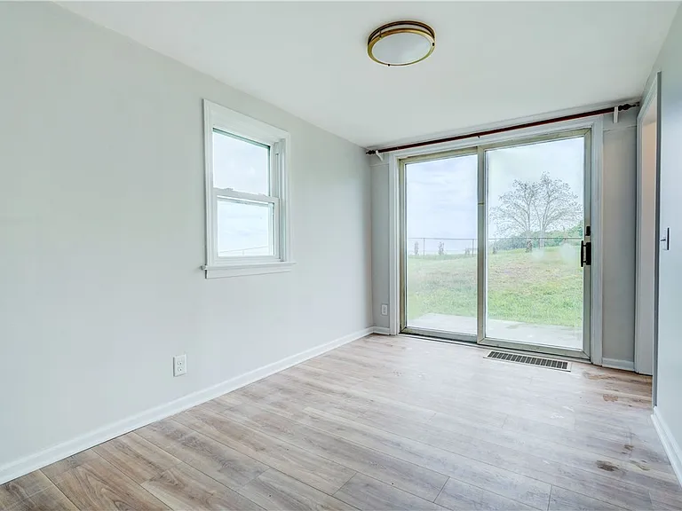 904 Lake Rd — Photo 8