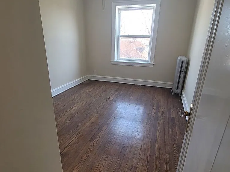 2900-04 Laramie Avenue W George St #2 — Photo 9