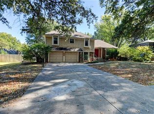 1649 E Sunvale Dr, Olathe, KS 66062