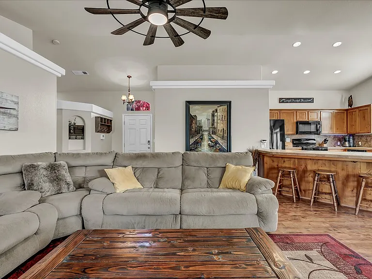 2435 N Crowe St — Photo 36