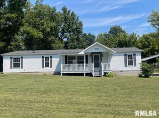 715 Wastena St, Benton, IL 62812