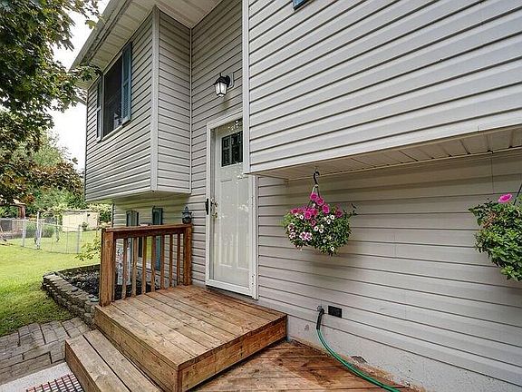 3rd image of 5966 Dunstan Cir