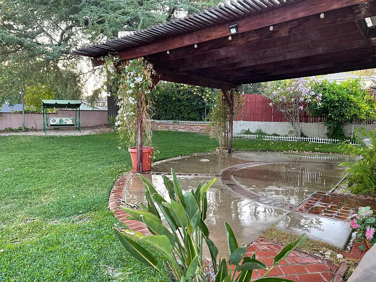 1085 Riviera Dr — Photo 6