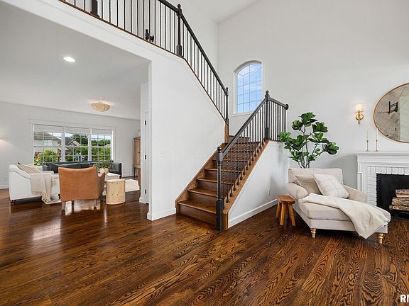 3rd image of 2902 W Wessex Dr