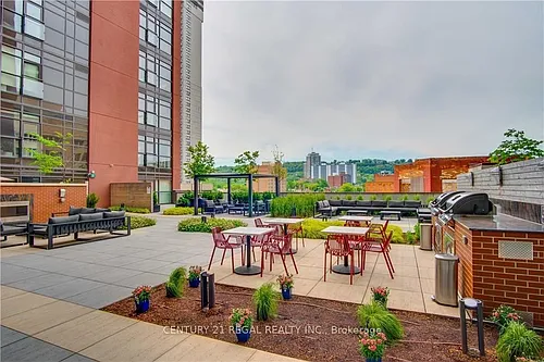 112 King St E Photo 1